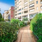 Joffre 2-4 - Bright Central 1 Bedroom Near Massena